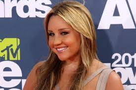 Amanda bynes explains her wigs, says she had to shave head due to bad haircut. How Amanda Bynes Became Her On Screen Antagonists Pacific Standard