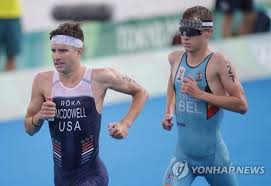 1989년, 국제연맹(itu)이 프랑스 아비늉에서 창설이되었고 첫 트라이애슬론 세계선수권대회가 개최되었다. Zzta1l3zxramim