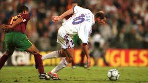 France win after extra time. France 2 1 Portugal Zinedine Zidane Masterclass Puts Les Bleus Into Euro 2000 Final 90min