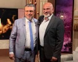 ويتواجد في الفندق الذي توفي فيه المخرج حاتم علي كل من الفنان السوري جمال سليمان، ومواطنه سامر المصري، والمنتج السوري محمد مشيش وعدد من أصدقاء المخرج الراحل للوقوف. Ø¬Ù…Ø§Ù„ Ø³Ù„ÙŠÙ…Ø§Ù† ÙŠÙƒØ´Ù Ø£Ø³Ø±Ø§Ø± Ù…Ø³ÙŠØ±ØªÙ‡ Ø§Ù„Ù…Ù‡Ù†ÙŠØ© ÙÙŠ ÙˆØ§Ø­Ø¯ Ù…Ù† Ø§Ù„Ù†Ø§Ø³