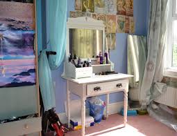 A vanity table is a useful piece of furniture to have in a woman's bedroom or master suite. Small Diy Vanity Table Belezaa Decorations From Best Diy Vanity Table Pictures