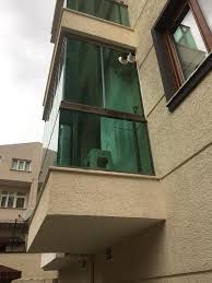 Cam balkon nasıl yapılır sorusunun cevaplarını yukarıda sizlere verdik ancak bu her ne kadar eksiksiz yapılıyor gibi görünse de uzman firma tarafında yapılmaz ise yine de baş ağrıtabilir. Cam Balkon Ozdemir Yapi Kurtkoy Pimapen Kurtkoy Cam Balkon