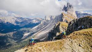 Ulrich liegt in der mitte des grödnertals und ist von zahlreichen bergen umgeben, die den ort zum idealen ausgangspunkt für wanderungen und skitouren in den dolomiten macht. Seceda Seilbahnen St Ulrich In Groden Dolomiten Sudtirol Italien