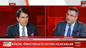 Cem küçük gazeteci, yazar ve tercüman. Cem Kucuk