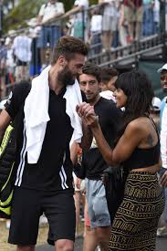 When asked by the chair umpire to remove it, paire smacked it off court. Shy M Et Benoit Paire S Offrent Des Vacances En Amoureux Loin De Tout Puretrend
