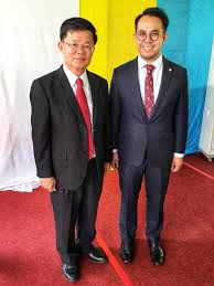 Kuala lumpur, april 20 — bukit mertajam mp steven sim said today he will be pursuing legal action against controversial academic kamarul zaman yusoff kamarul, after the latter accused his charity works of. Ketua Menteri Pulau Pinang Steven Sim Chee Keong æ²ˆå¿—å¼º Facebook