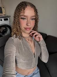 Barbara Pell's Instagram, Twitter & Facebook