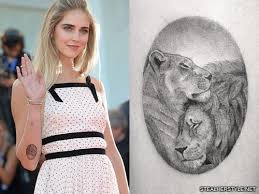 Se anche tu non dormi la notte e ti tormenti per avere non è noto il significato che la ferragni ha attribuito a questo tattoo, è però una parola che. Chiara Ferragni S 26 Tattoos Meanings Steal Her Style