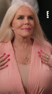 Maybeee leave the drama to the villains this holiday season. 🤐