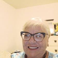 Jennifer Deters's Instagram, Twitter & Facebook