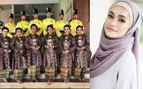 Pada minggu lepas, intan saleh yang merupakan bekas isteri kepada pemain muzik, ude, ada sejurus selepas hebahnya berita tersebut, semalam, kapten azrin ada memaklumkan di ig story. Foto Buka Tudung Dikecam Pengikut Di Instagram Netizen Back Up Intan Saleh Gempak