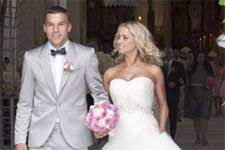 Der stürmer führt vissel kobe in seinem ersten spiel zum sieg. Poldi Und Monika Feiern Kirchliche Hochzeit In Polen Koeln De