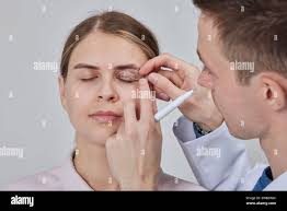 Fox eye surgery hi-res stock photography and images