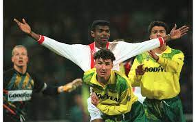 He was fired as a trainer of fortuna in november last year. Mark Van Bommel Vaak Op Zijn Best Tegen Ajax Foto Bndestem Nl