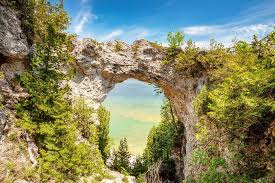 Horse drawn carts and bicyles passing along the main street of mackinac island, michigan where the use of cars is prohibited. 9 Top Attractions Things To Do On Mackinac Island Mi Planetware