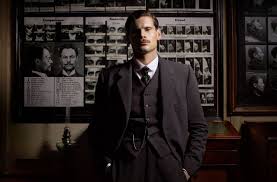 Les policières sont des femmes d'action, lire la suite » mais sur la droite tu as les icônes habits et accessoires. Paris Police 1900 The Bold Type The Sister Les Series A Suivre En Fevrier Le Parisien