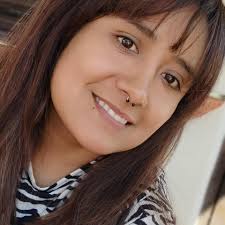 Dato: Les voy a contar curiosidades de L: -Su nombre real es Lawliet. Fue  encontrado por Watari cuando tenía tan solo 8 años de edad. Fue enviado a  un orfanato para niños