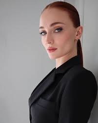 Baru Bercerai, Sophie Turner Punya Pacar Baru Seorang Bangsawan? Intip  Profilnya!
