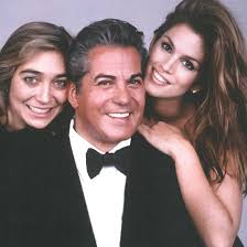 Michael Cromers Witwe im Gespräch: Die Akte MCM: Wie der Münchner  Kofferkönig sein Imperium verlor