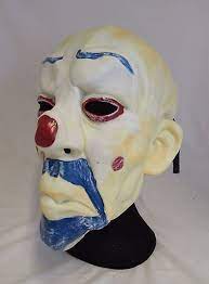 It's a regular size geocache, with difficulty of 2.5, terrain of 2.5. Original Batman Joker Clown Maske Aus Latex Maskworld Com