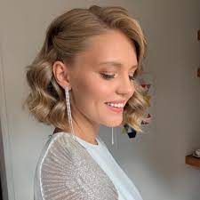 The vintage styled short curly hairdo if you have curly hair then this hairstyle is made for you. 38 Easy Retro Vintage Hairstyles To Try This Year