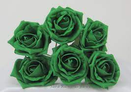 The grass and alfalfa used in emerald green feeds is grown locally to our main farm yard in lincolnshire, allowing complete control and daily management of the growth and harvesting. Quality 6cm Cottage Rose In Emerald Green Sara Richards Flowers