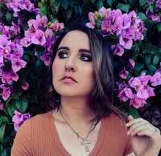 Ex-princesa da Oktober Freund Fest morre ao bater carro contra árvore em SC