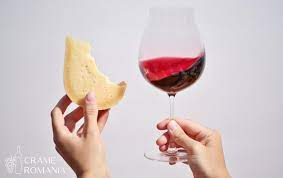 În general, somonul ar merge cu un vin cu mai puțin. Ce Vin Merge Langa Branza Informatii Utile Branzeturi Si Vinuri