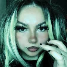 Bailey Beattie (@baaileybeaattie)