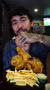 Alitas grandes y comida económica en La Tertulia Restaurante Heredia