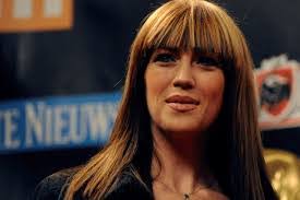 Kelly Pfaff's Instagram, Twitter & Facebook