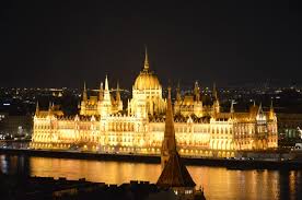 Budapest, die hauptstadt von ungarn und von vielen als das paris des ostens angesehen, ist eine der kulturell wichtigsten metropolen in osteuropa und heimat zahlreicher. Die Top 20 Budapest Sehenswurdigkeiten Als Rundgang Tipps Reiseblog Urban Meanderer