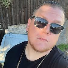 Dustin Rossi's Instagram, Twitter & Facebook