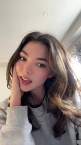 Alisa Newton's Instagram, Twitter & Facebook