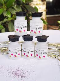 Let's be real, girls can be really hard to pick out gifts for. 3 Simple Diy Graduation Gift Ideas Party Inspiration