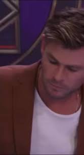 Chris Hemsworth Eating Fondant