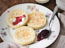 Decouvrez Notre Recette Facile Et Rapide De Crumpet Sur Cuisine Actuelle Retrouvez Les Etapes De Preparation Recette Recette Crumpets Recette Traditionnelle
