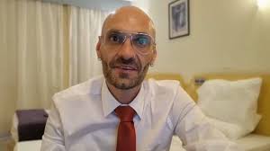 O vídeo de hoje não é aquele que eu gostaria de compartilhar com vcs.  Acabei atrasando meus compromissos e não terei tempo pra editar e nem  filmar o dia. Deixamos pra amanhã o assunto de Brasília pra ...