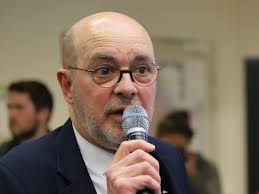 Votre table gastronomique vous accueille aux terrasses du grand stade de lille. Le Maire D Albigny S Accorde Des Permis Express Pour Son Terrain