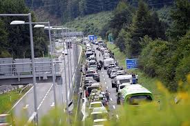 30,00 € (*1) 30,00 € 30,00 € autobahnmaut: Trotz Warnung 17 Kilometer Stau In Richtung Kroatien Dolomitenstadt At