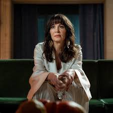 Jun 27, 2021 · mit iris berben zu sprechen ist wie in einen jungbrunnen zu fallen. Iris Berben Ard Und Zdf Ehren Die Filmdiva Mit Zwei Neuen Filmen Stern De