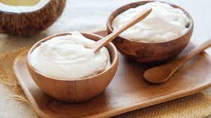 Per prima cosa metti in un tegame (lontano dal fuoco) 50 g di zucchero semolato e 20 g di amido di mais. Crema Al Cocco Senza Panna Gustosa E Leggera Facile Da Fare