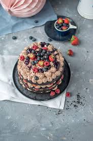 Schoko Beerentorte Midsommar Im Obstgarten Knusperstubchen Rezept Beeren Torte Schoko Beerentorte