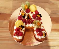 Letter Cake A Passion Framboises Les Delices De Julie Est Une Entreprise Artisanale Confection De Gateaux D Eveneme Gateau Personnalise Alimentation Cupcakes