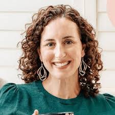 Erin Linton's Instagram, Twitter & Facebook