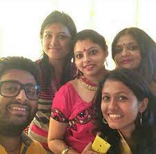 Arijit singh — teri mere kahaani 05:31. Arijit Singh King Of Hearts Official On Twitter Arijit Singh With His Wife Friend Family Raiisonai Ferakoyel Arijitsingh Fc7 Myangelarijit Swetarajput736 Speciallyarijit Arijitloved Shabnoorkhan7 Thearijitsingh Thearijitians Rt And Follow