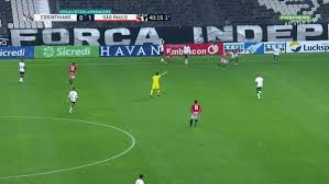 GIF do golaço do Luan no jogo entre Corinthians e São Paulo