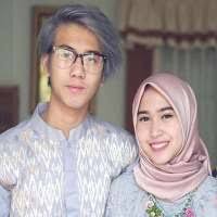 Iqbaal dhiafakhri ramadhan (lahir di surabaya, 28 desember 1999; Iqbaal Ramadhan Birthday Real Name Age Weight Height Family Contact Details Girlfriend S Bio More Notednames