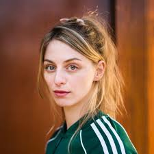 Claire Bender's Instagram, Twitter & Facebook