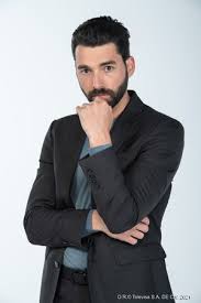 El actor gonzalo peña parece estar viviendo uno de los mejores momentos de su carrera, principalmente por su participación en ¿qué le pasa a mi familia?, la nueva telenovela de juan osorio. H6r4u3oifrisqm